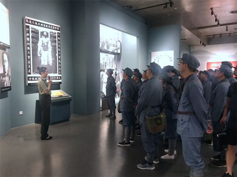 9.4 陝鐵院舉辦“不忘初心 牢記使命”井岡山暑期黨員培訓班338.png